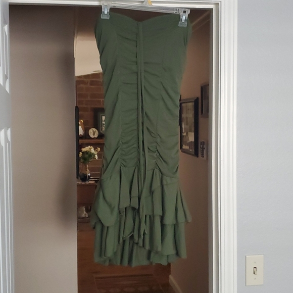 Dress - Picture 3 of 4